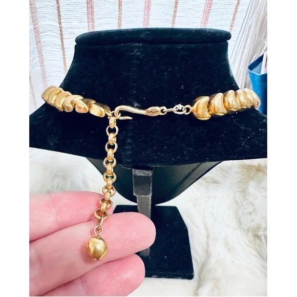 Vintage Gold Crescent Linked Napier 20”in Length Gold Necklace - Picture 10 of 12